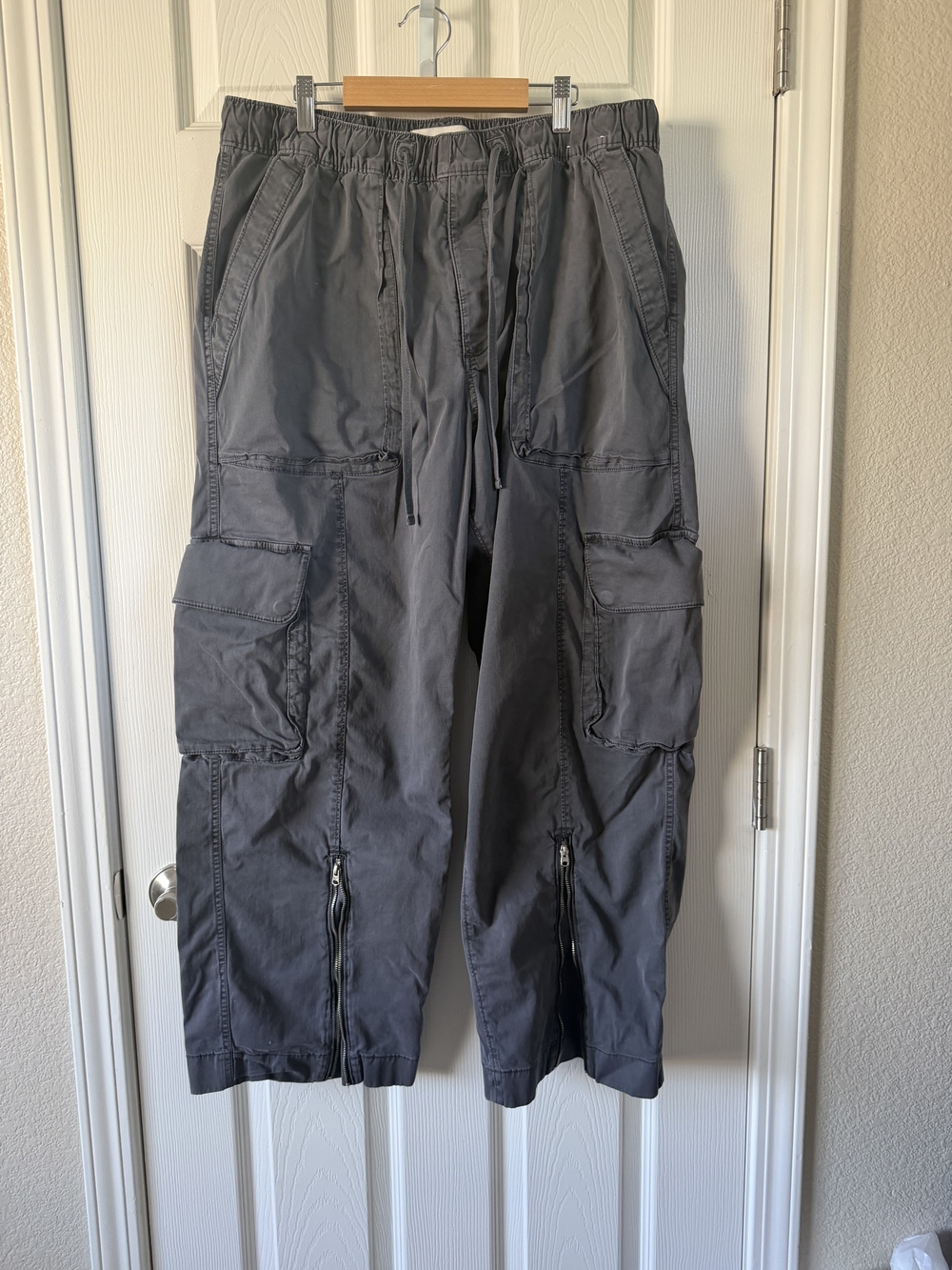 Abercrombie & Fitch Charcoal Cargo Drawstring Pants